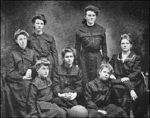 basketballteamgirls.gif (109522 bytes)