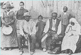 harrietttubmanwithgroupofslavesseekingfreedom.gif (16789 bytes)
